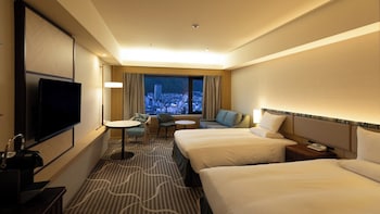 Deluxe Twin Room, Non Smoking (28-33F, Skyview floor)