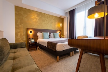 Comfort Room, 1 Queen Bed, Non Smoking (with Single Sofabed;Courtyard side)