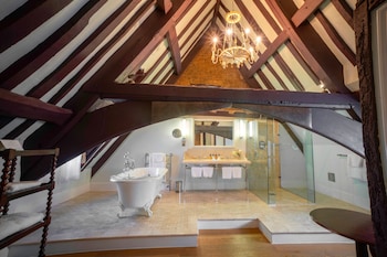 Suite (Manor)