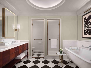 Suite, 1 Bedroom, River View ( 656sf, 61sm)