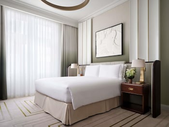 Superior Room, 1 Queen Bed (290sf, 27sm)