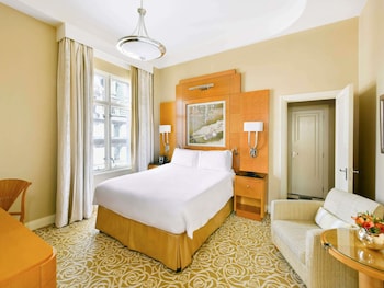 Superior Room, 1 Queen Bed (290sf, 27sm)