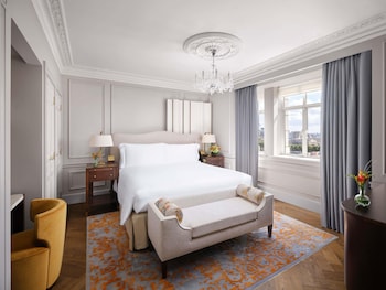 Suite, 2 Bedrooms, Terrace (1313sf, 122s m)