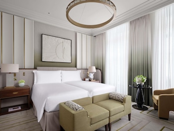 Luxury Room (2 Single Beds, 376sf, 35sm)