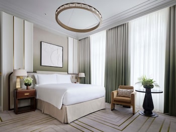 Deluxe Room, 1 King Bed (333sf, 31sm)