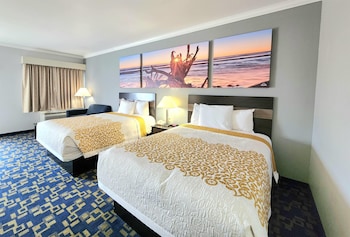 Room, 2 Queen Beds, Accessible, Non Smoking (Mobility/Hearing, Tub w/Grab Bars)