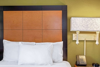 Deluxe Room, 1 King Bed