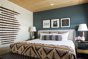 Suite (Mount Hood)