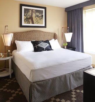 Room (Essential)