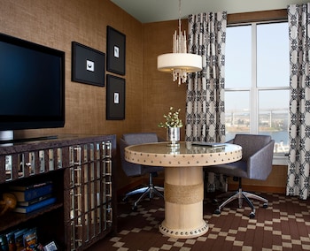 Room, 1 King Bed, River View