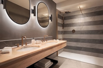 Signature Room (Deluxe)