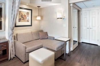 Standard Room, 1 King Bed, Non Smoking, Refrigerator (18+ Only)