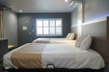Room, 2 Queen Beds, Non Smoking
