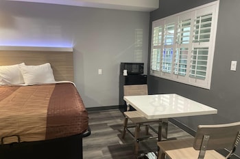 Room, Multiple Beds, Non Smoking