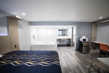 Suite, 1 King Bed