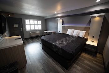 Standard Room, 1 King Bed
