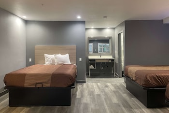 Room, Non Smoking (3 Queen Beds)