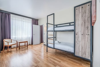 Family Room (2 Adults + 2 Children)
