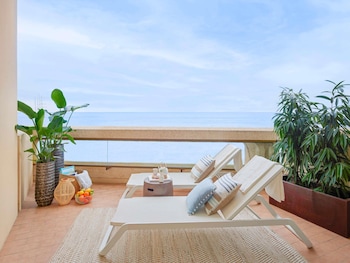 Deluxe sea view, One kingsize bed
