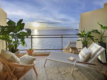 Deluxe sea view, One kingsize bed
