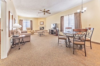 Double Queen Family Suite