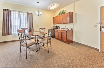 Double Queen Family Suite