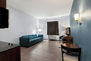 Studio, 1 King Bed, Non Smoking (2 Rooms)