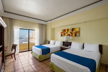 Standard Room, 2 Double Beds, Sea View