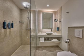Deluxe Room, 1 King Bed, Bathtub