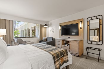 Standard Room, 1 Queen Bed