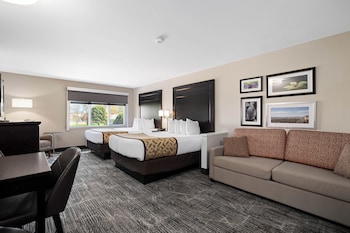 Deluxe Room, 2 Queen Beds (2 Queen Beds and a pull out sofabed)