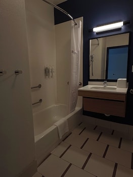 Room, 1 King Bed, Accessible, Bathtub (Mobility)