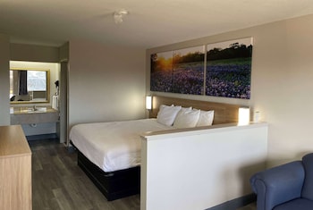 Standard Room, 1 King Bed