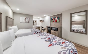 Deluxe Room, 2 Queen Beds, Smoking