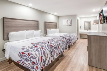 Deluxe Room, 2 Queen Beds, Smoking