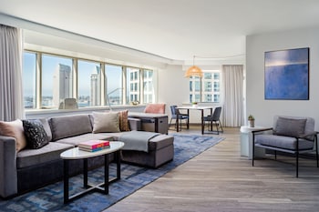Luxury Suite, 1 King Bed with Sofa bed, Bay View