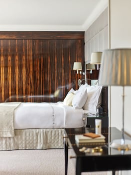 Suite Eiffel Signature