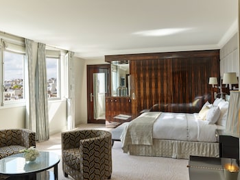 Suite Eiffel Signature
