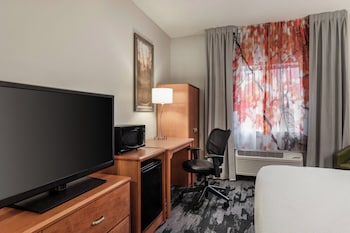 Room, 1 King Bed, Hearing Accessible (Roll-in Shower)