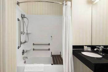 Room, 1 King Bed, Hearing Accessible (Roll-in Shower)