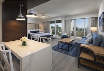Studio Suite, 1 King Bed, Beach View