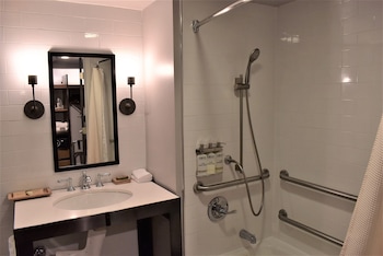 Standard Room, 1 King Bed, Accessible (Grab Bar)