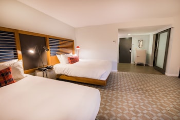 Room, 2 Queen Beds, Roll-in Shower (Forest View ADA)