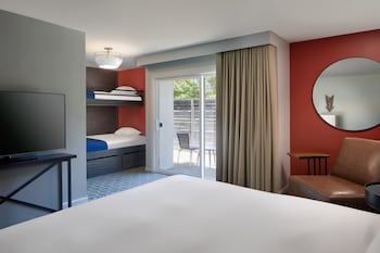 Family Room (King with Bunk Beds)