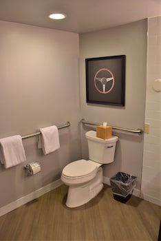 Deluxe Suite, 1 Queen Bed with Sofa bed, Accessible (Grab Bar)