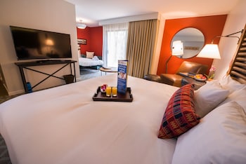 Junior Suite, 1 King Bed with Sofa bed, Patio (Forest View)