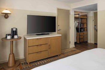 Room, 1 King Bed, Patio, Resort View