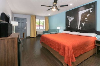 Standard Room, 1 King Bed