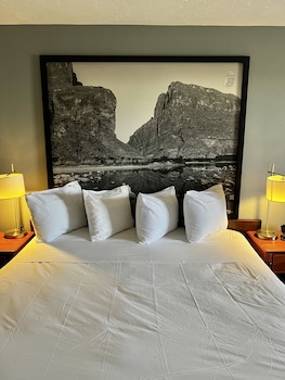 Efficiency, Room, 1 King Bed, Non Smoking, Ground Floor
