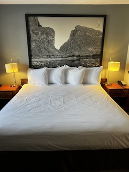 Room, 1 King Bed, Accessible, Smoking (Mobility,Tub w/Grab Bars)